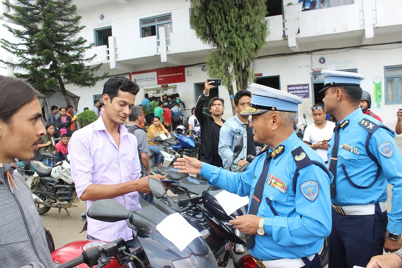 उपत्यकामा एकैदिन साढे १३ सयभन्दा बढी चालकमाथि कारवाही